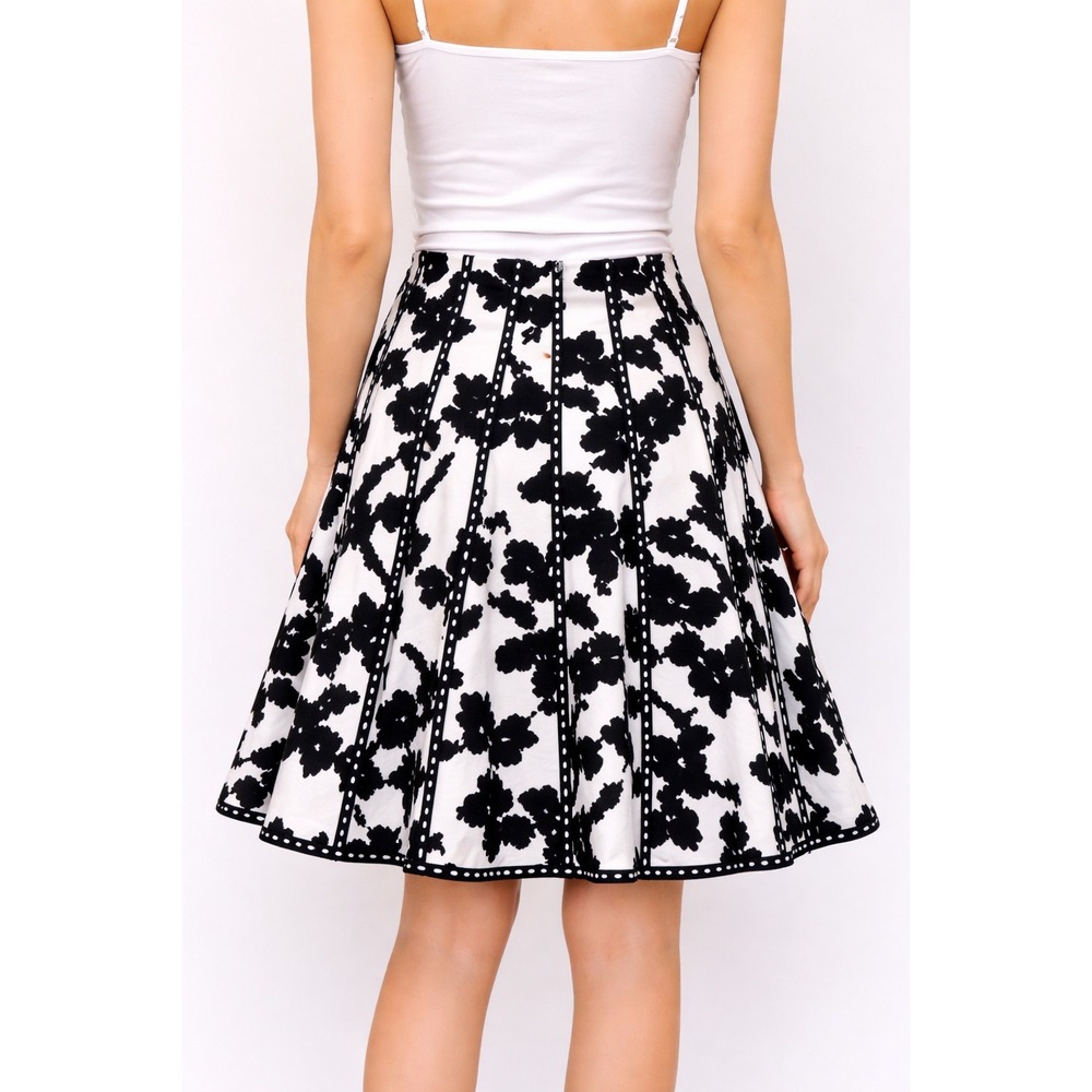 Cabi Dashing A-Line Skirt Women Size 0 Black Cream Abstract Paneled EUC - Picture 2 of 10
